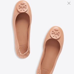 Tory Burch Minnie Travel Ballet Flat in Light Oak